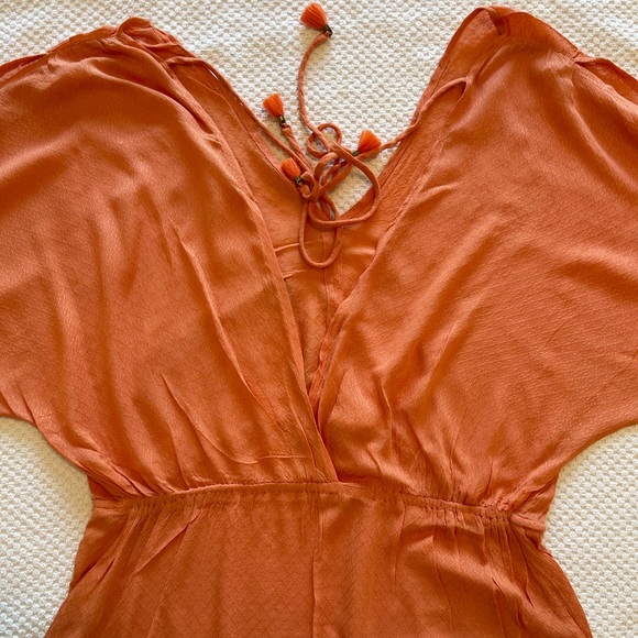 LOVESTITCH
Slit-Sleeve Drawstring - Picture 4 of 12